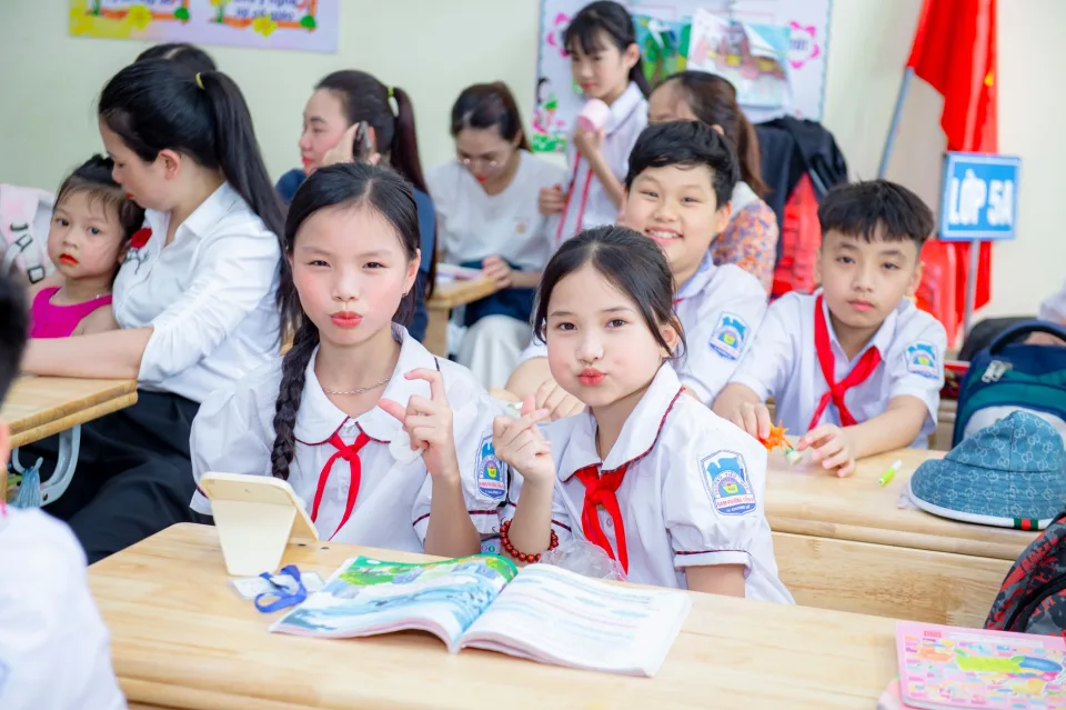 Bảng và tài liệu học tập